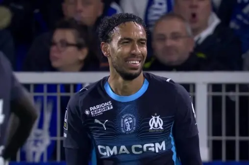 [Highlights] A small test! Auxerre defense's clearance error, Aubameyang follows up with a shot that's wide by a lot