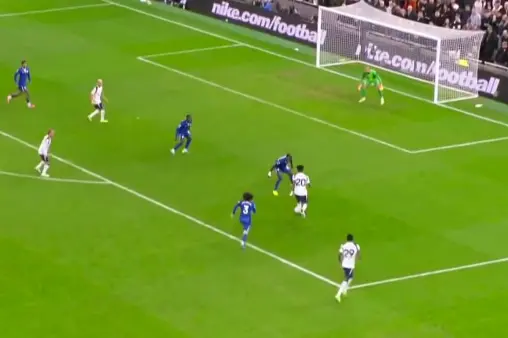 [Highlights] Tottenham win the ball in the final third, Kudus cuts inside and forces a shot that's blocked