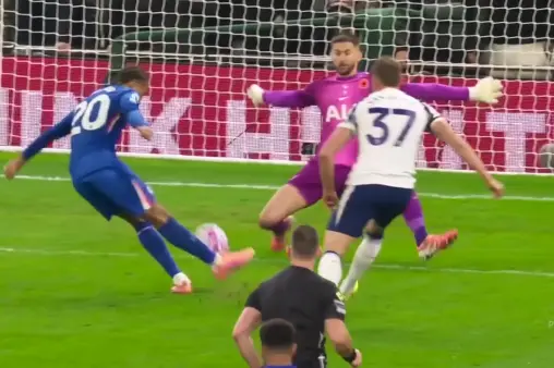 [Goal] Ends goal drought! Caicedo's consecutive tackles lead to assist, Pedro easily slots into the top corner