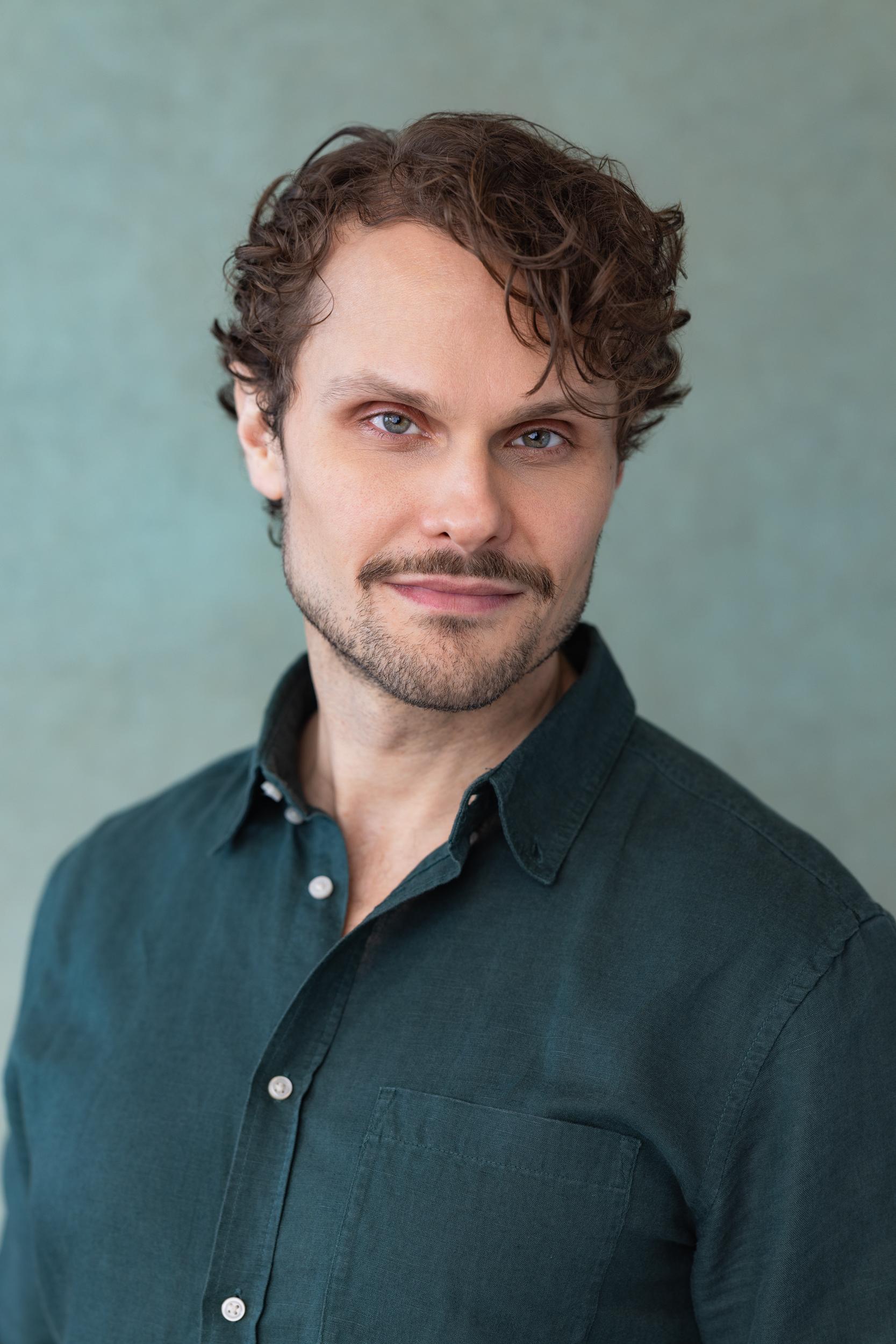 actor Marcus Tarnoy large photo