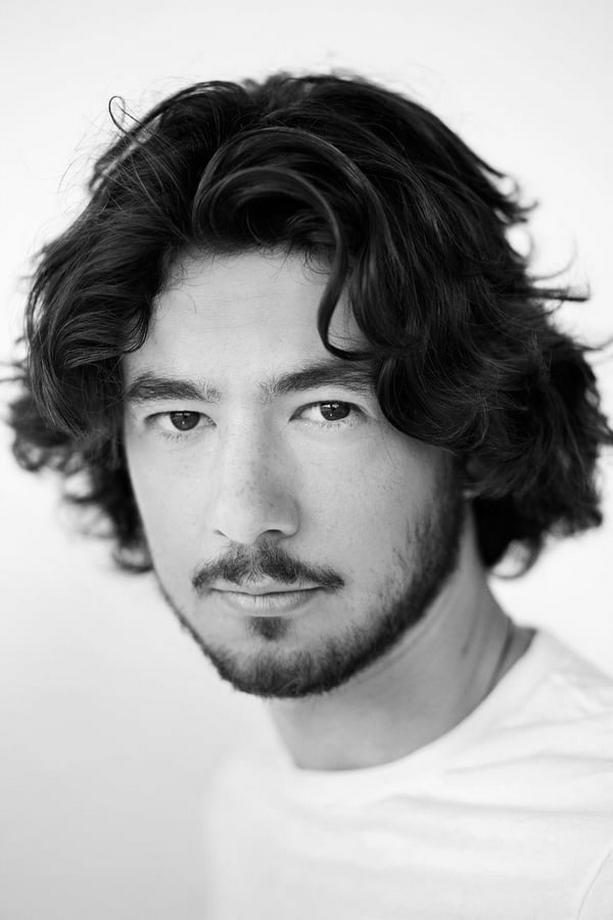 actor Simon Pigeon large photo