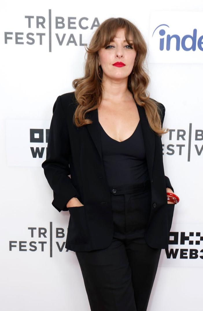 actor Julia Haltigan large photo