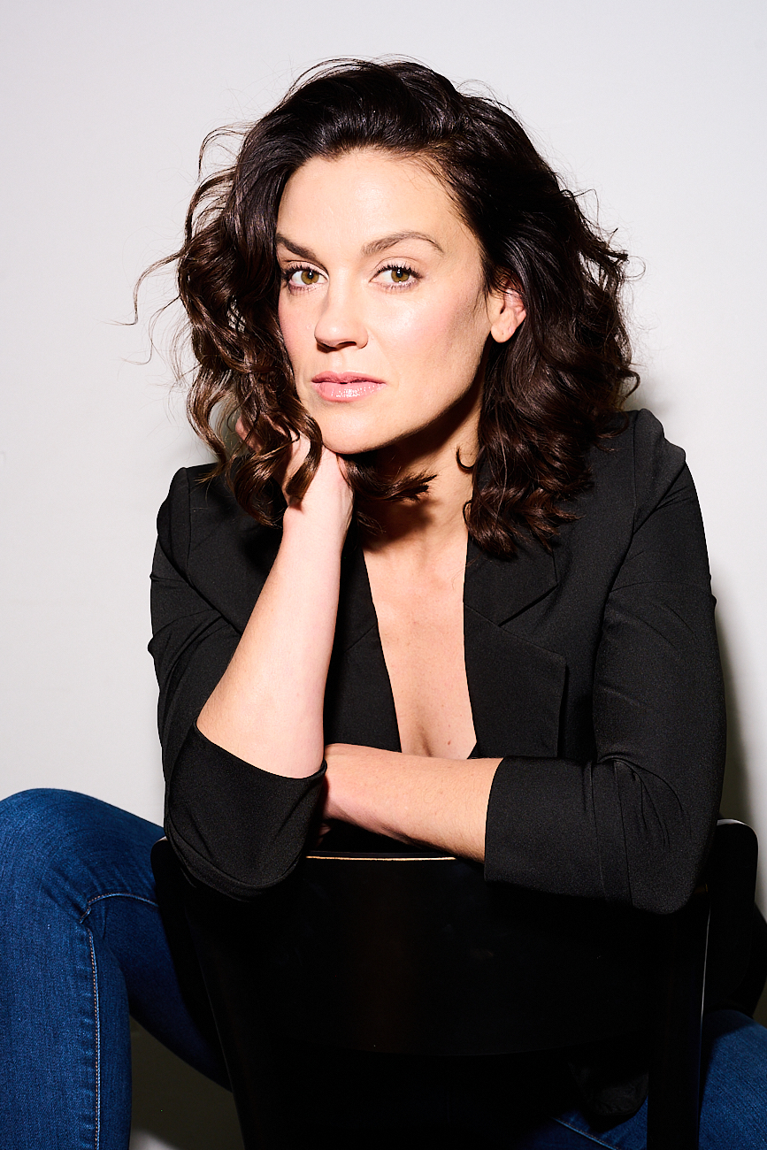 actor Laura New large photo