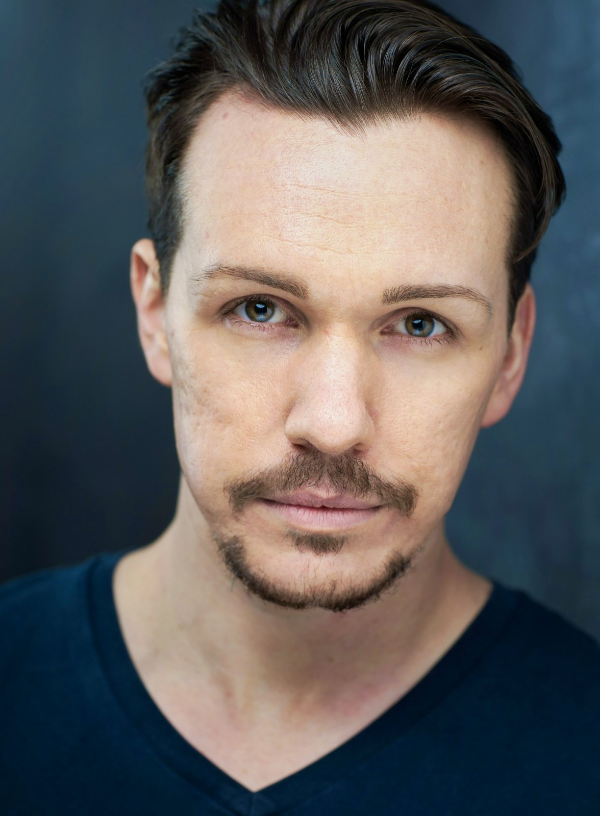 actor Alister Hawke large photo