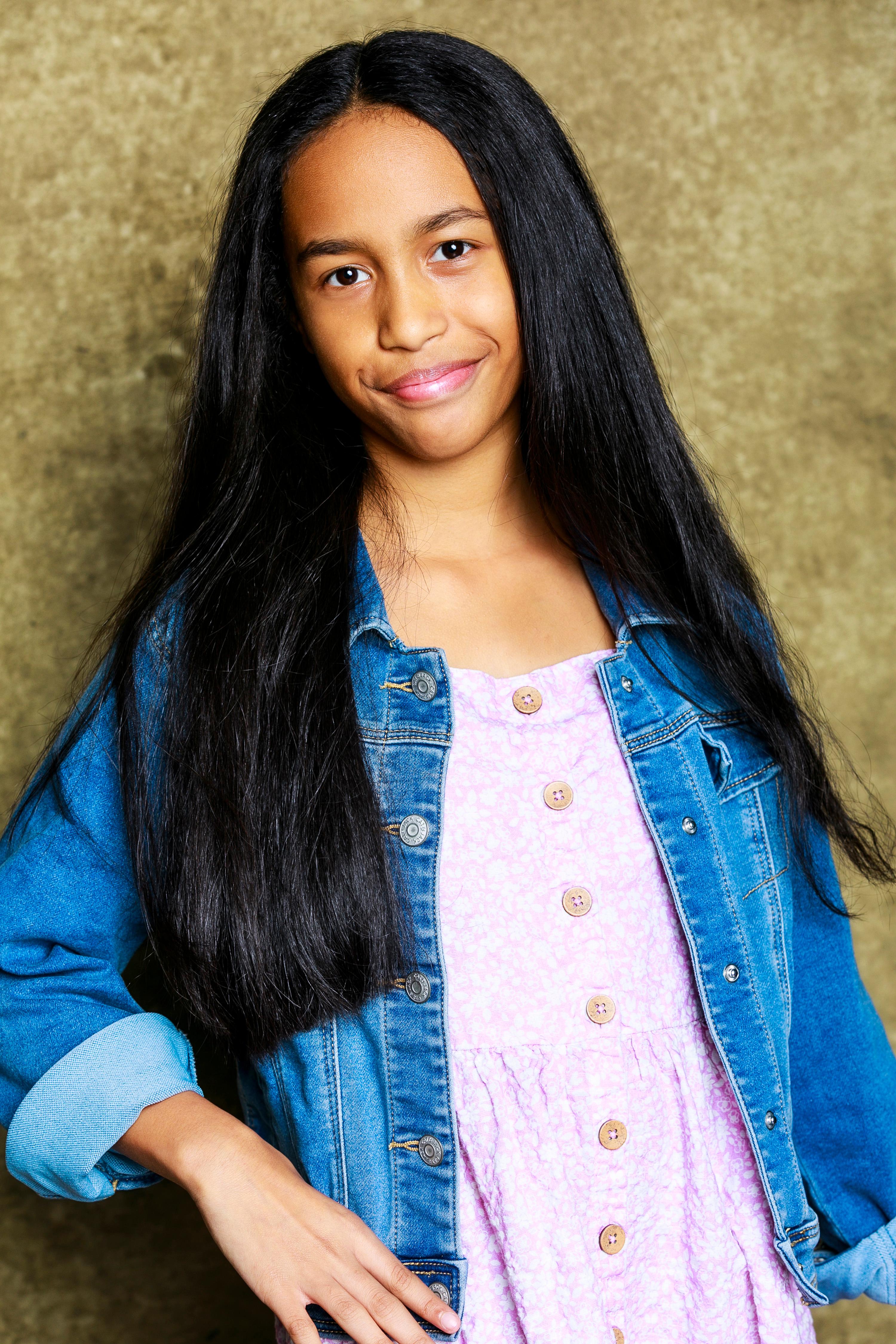 actor Genesis Rose Brown large photo