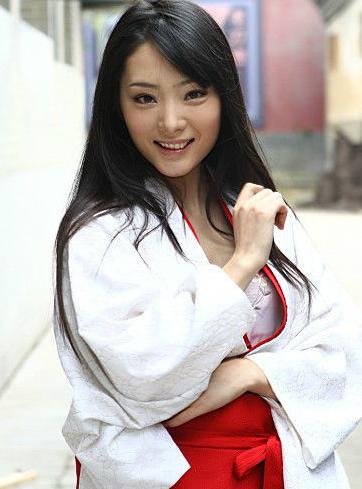 actor Manli Cui large photo