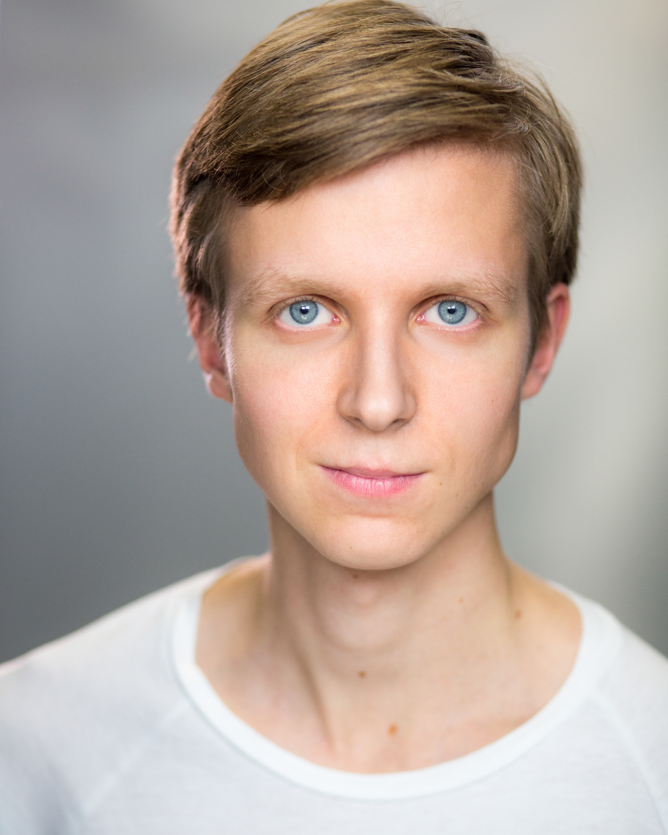 actor Linus Karp large photo