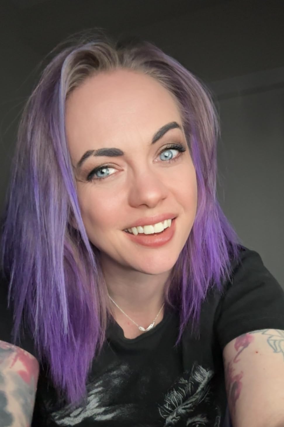 actor Luna Wolf large photo