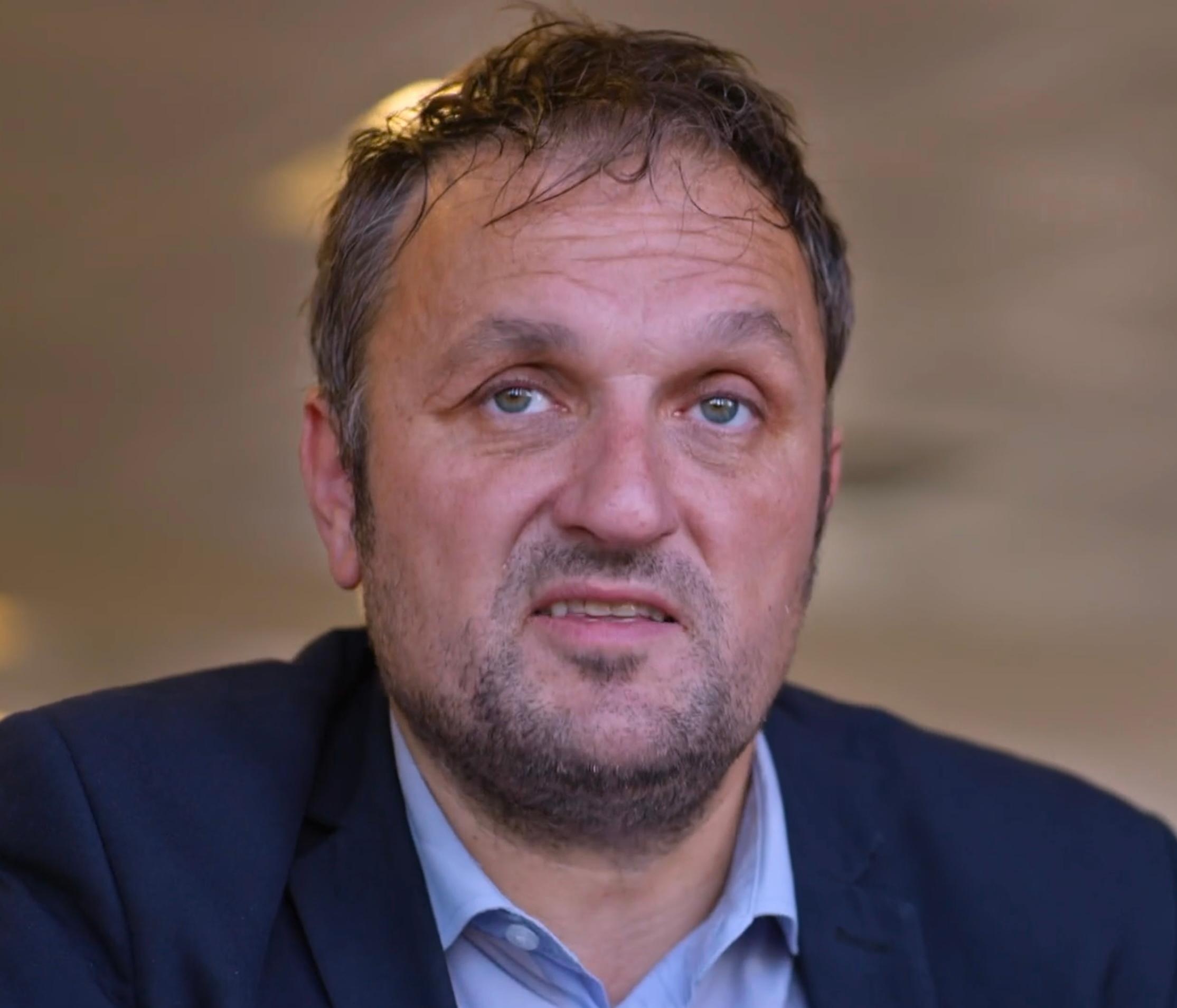 actor Karl Flinders large photo