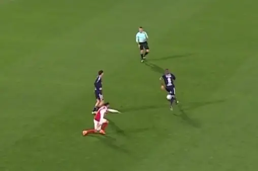 [Highlights] Tolisso's long-range effort, ball saved by Majewski after a bounce