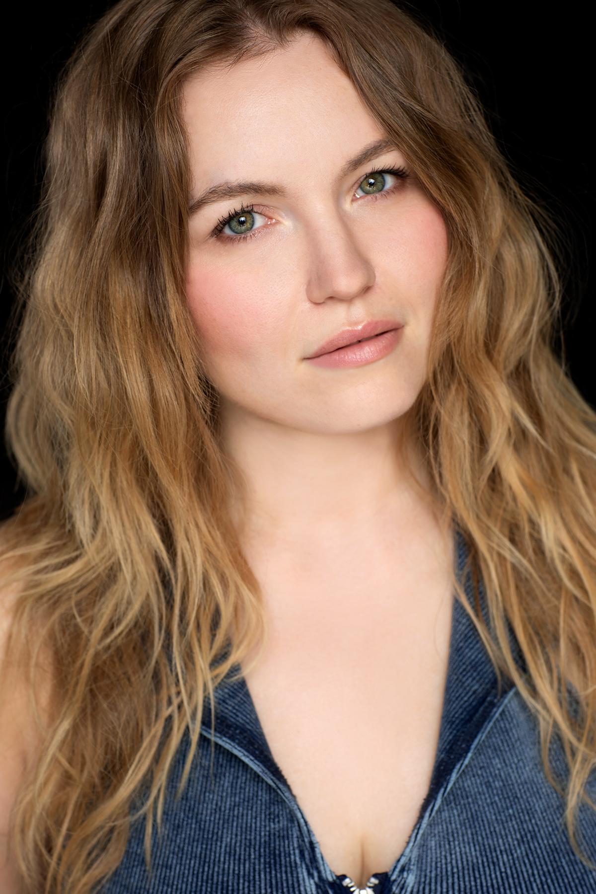 actor Kathleen Suit large photo