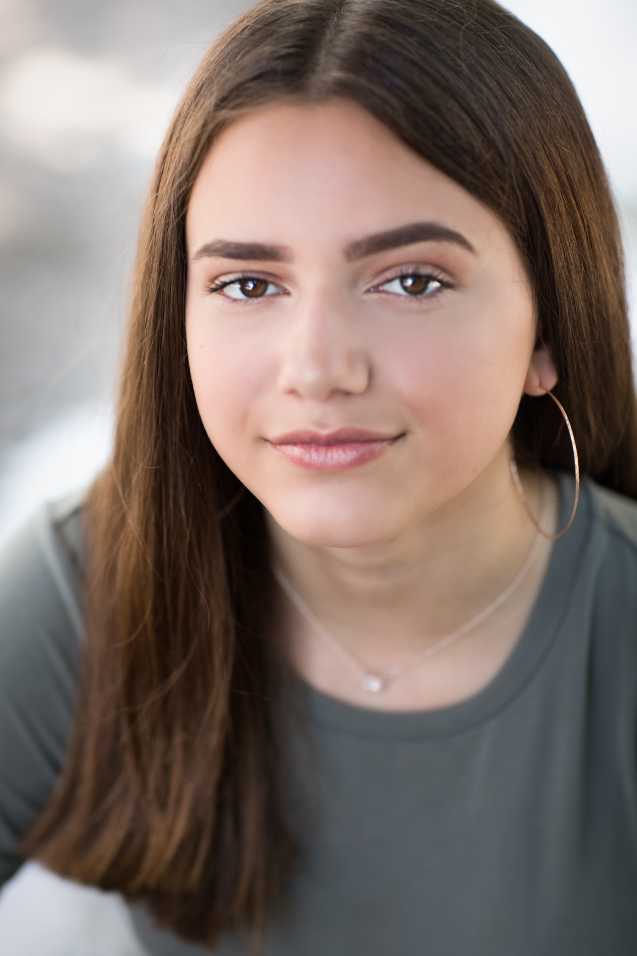 actor Chloe Klitus large photo