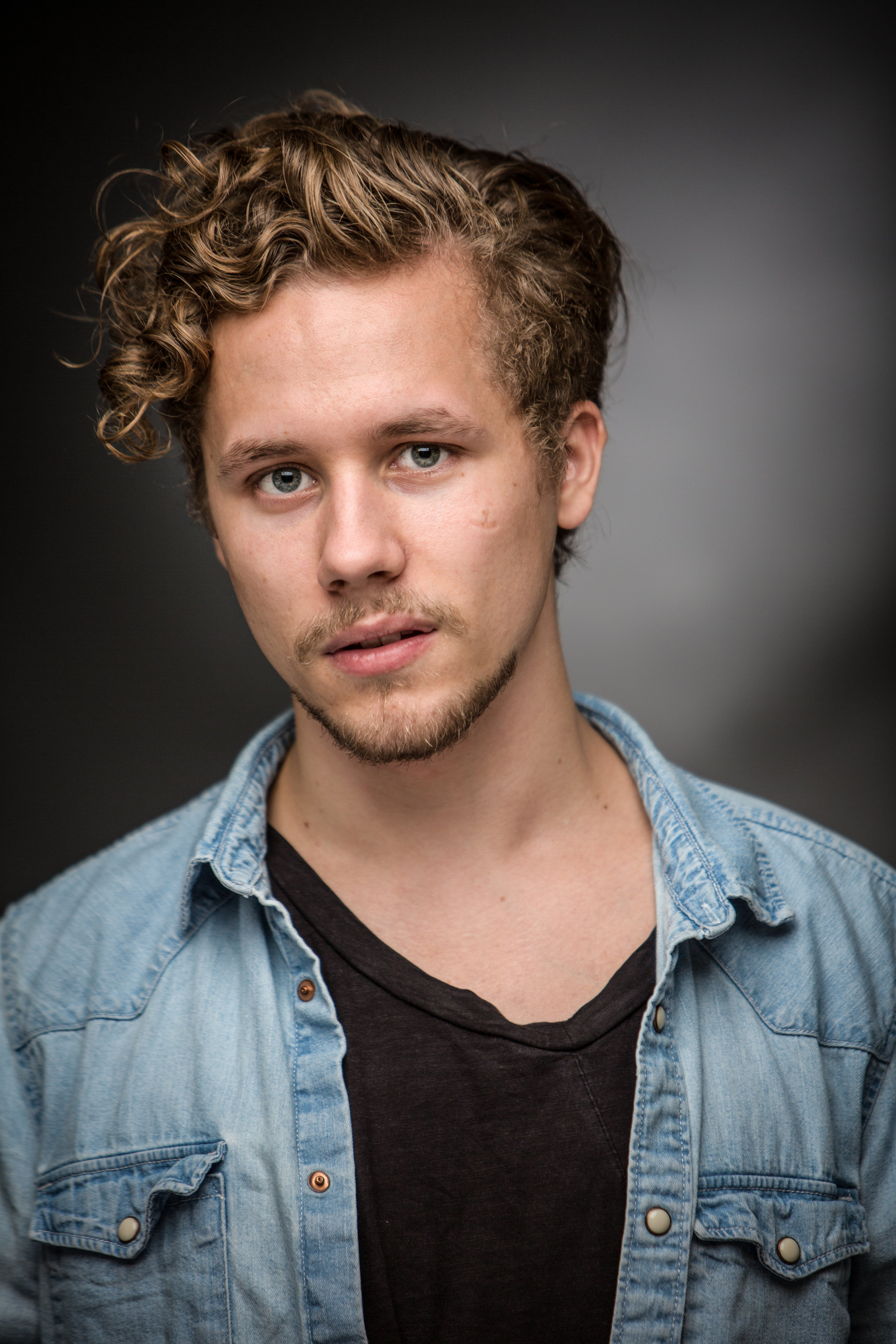 actor Elias Palin large photo