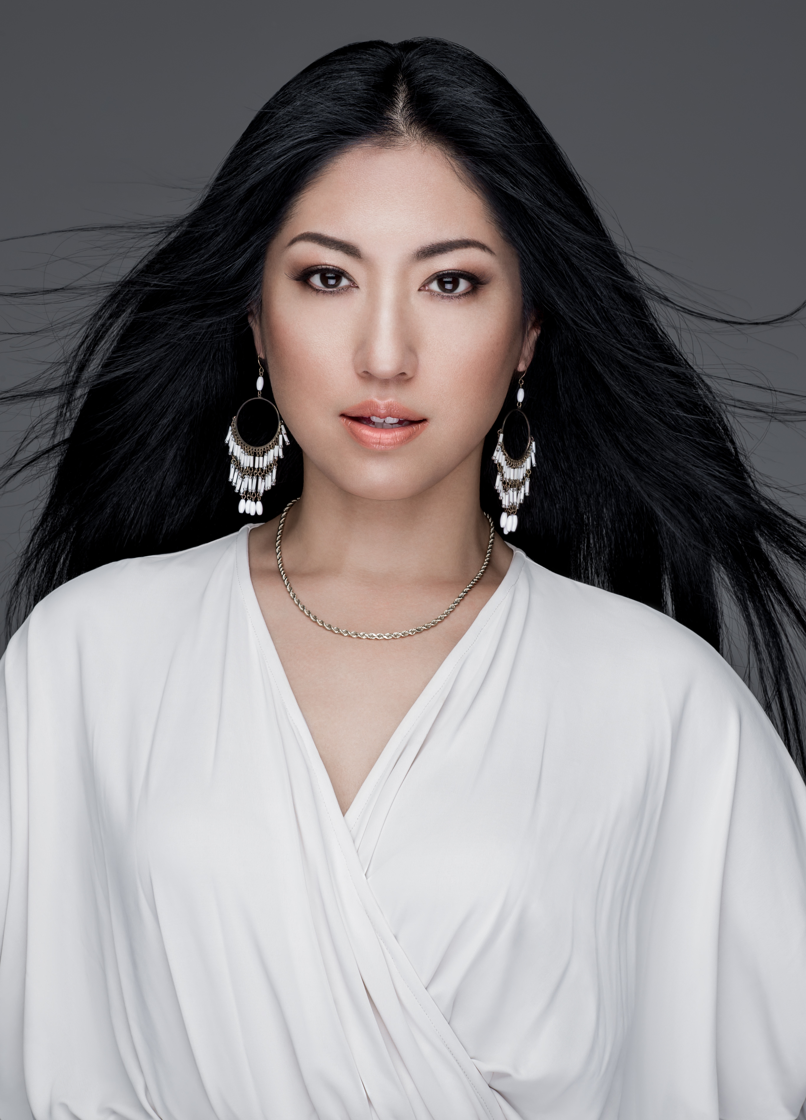 actor Grace Asakura large photo