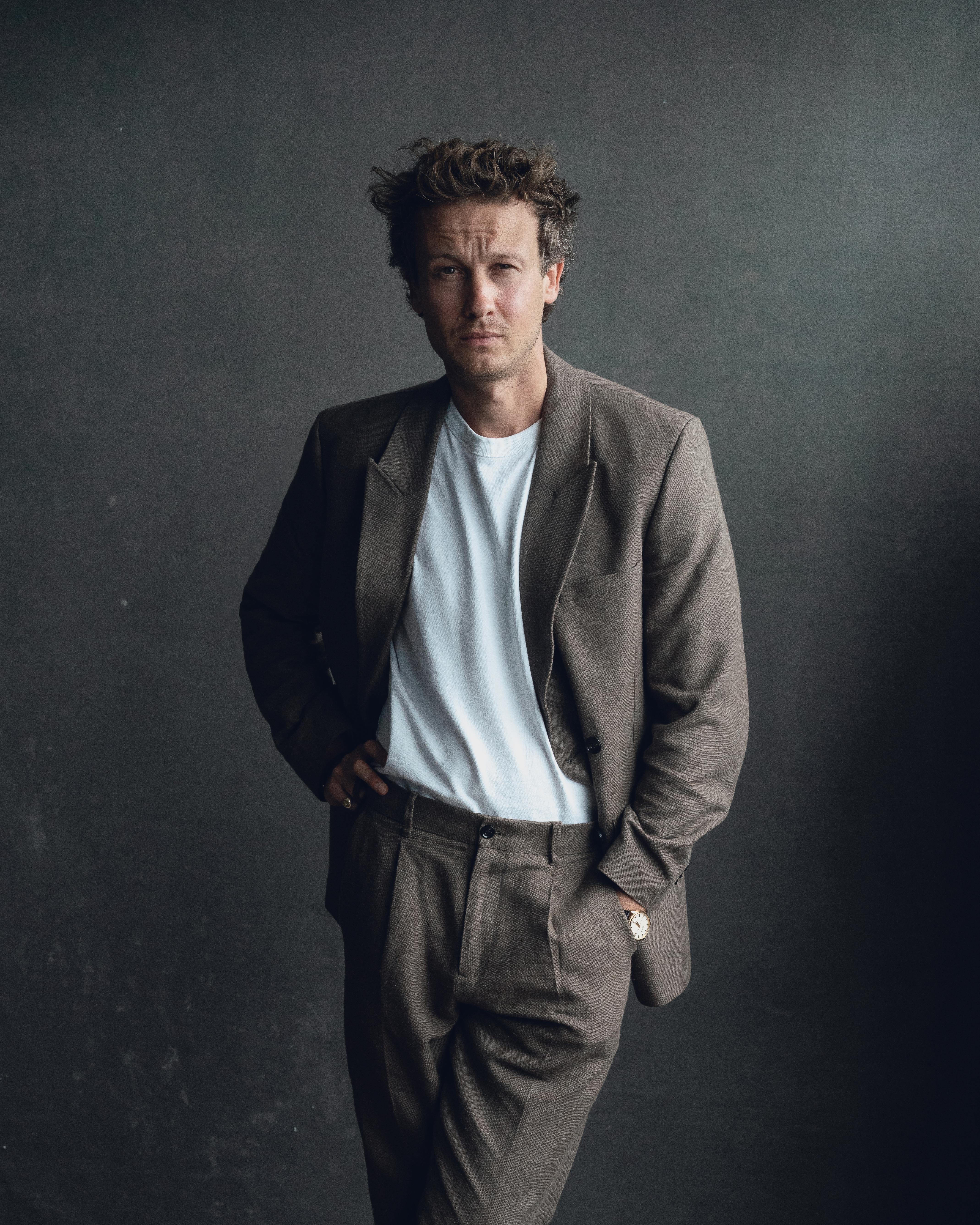 actor Matt Bentley large photo