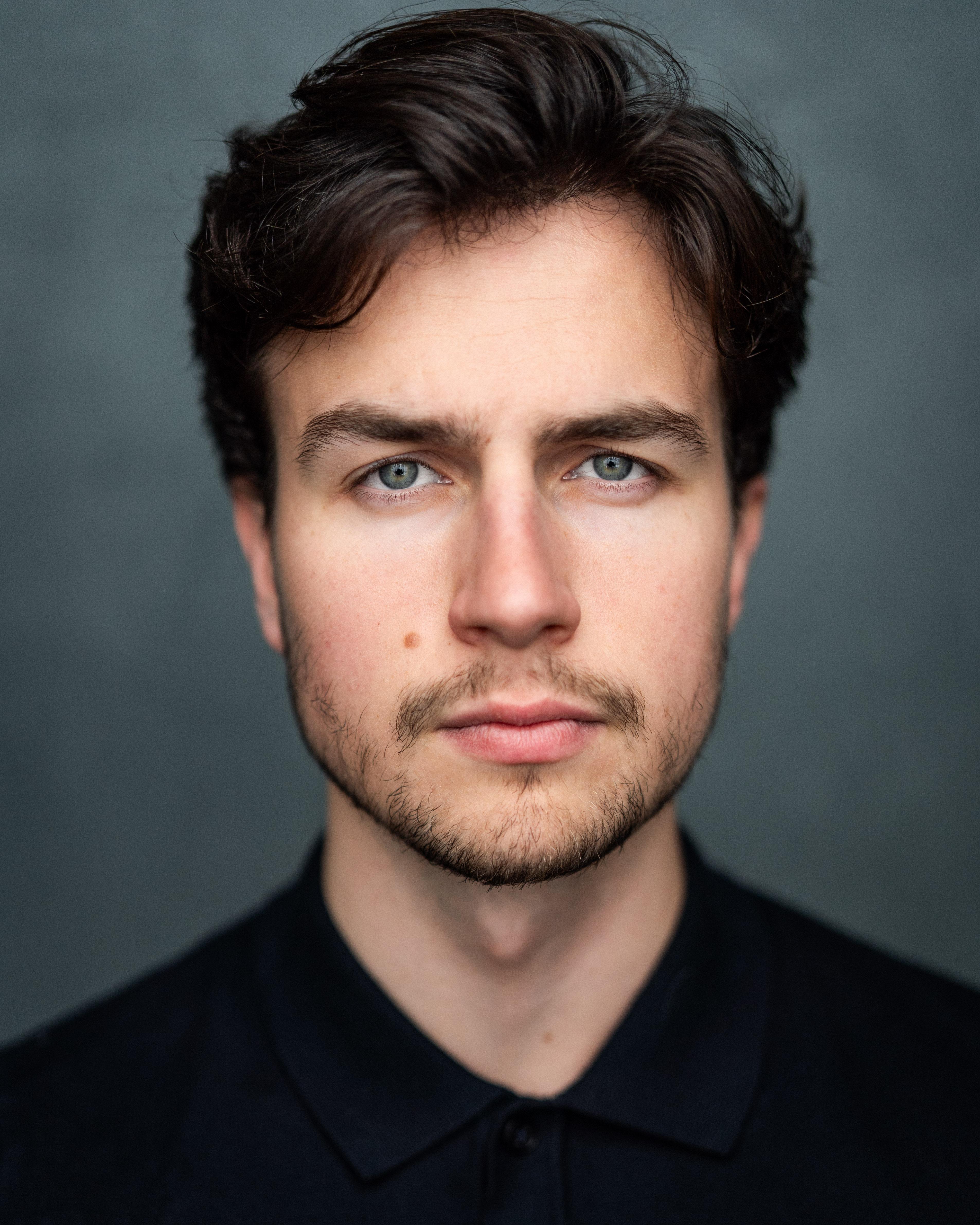 actor Dom Fraser large photo