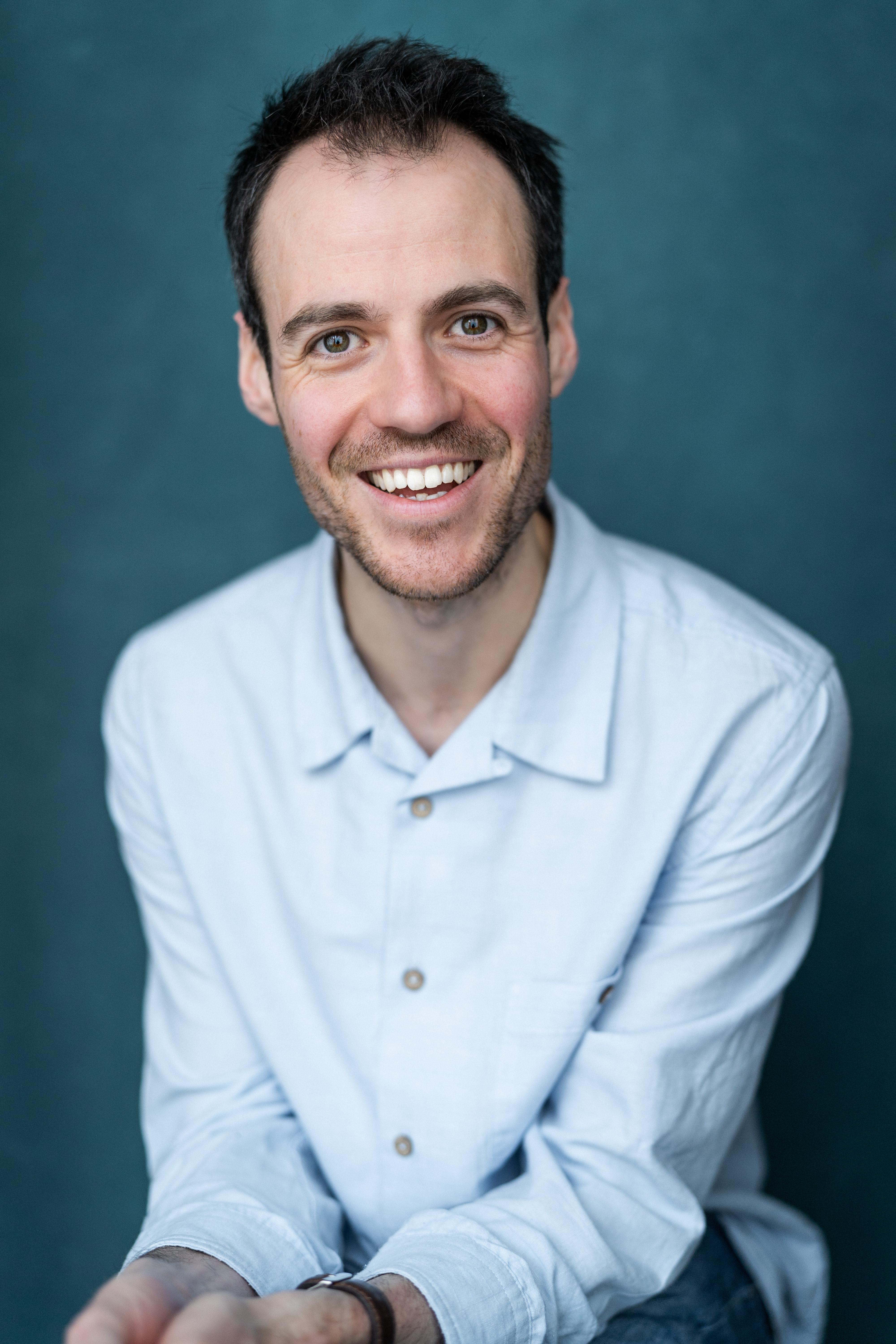 actor Calum Finlay large photo