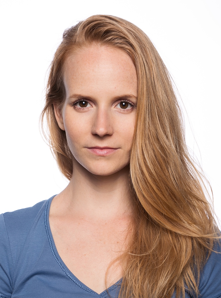 actor Eva Sakálová large photo