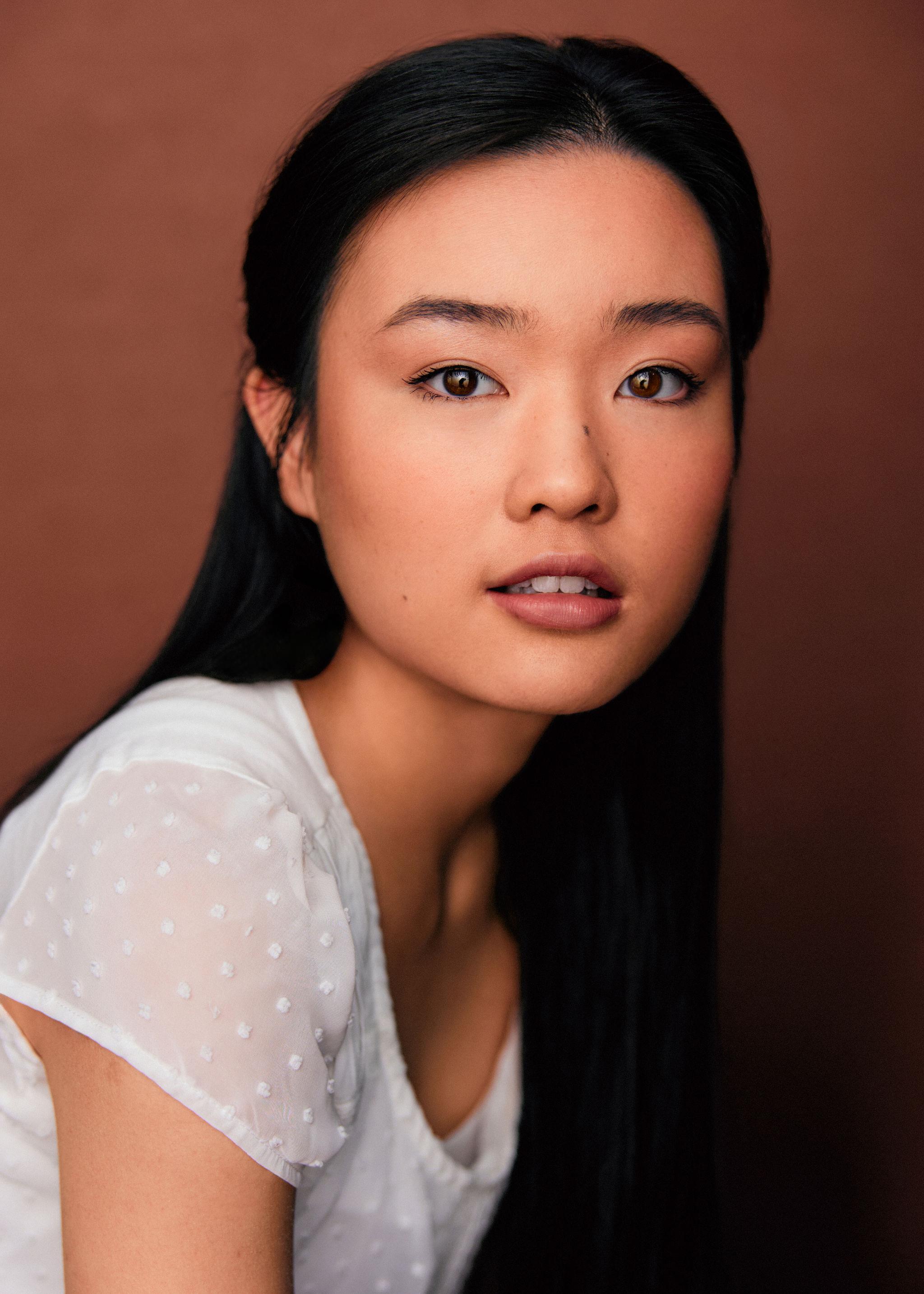 actor Isabel Zhou large photo