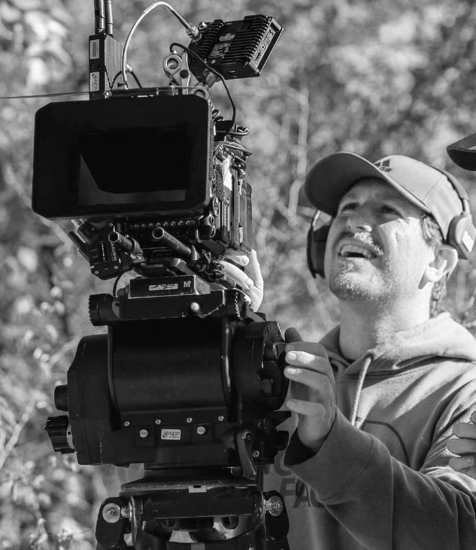 actor Neil Newby large photo