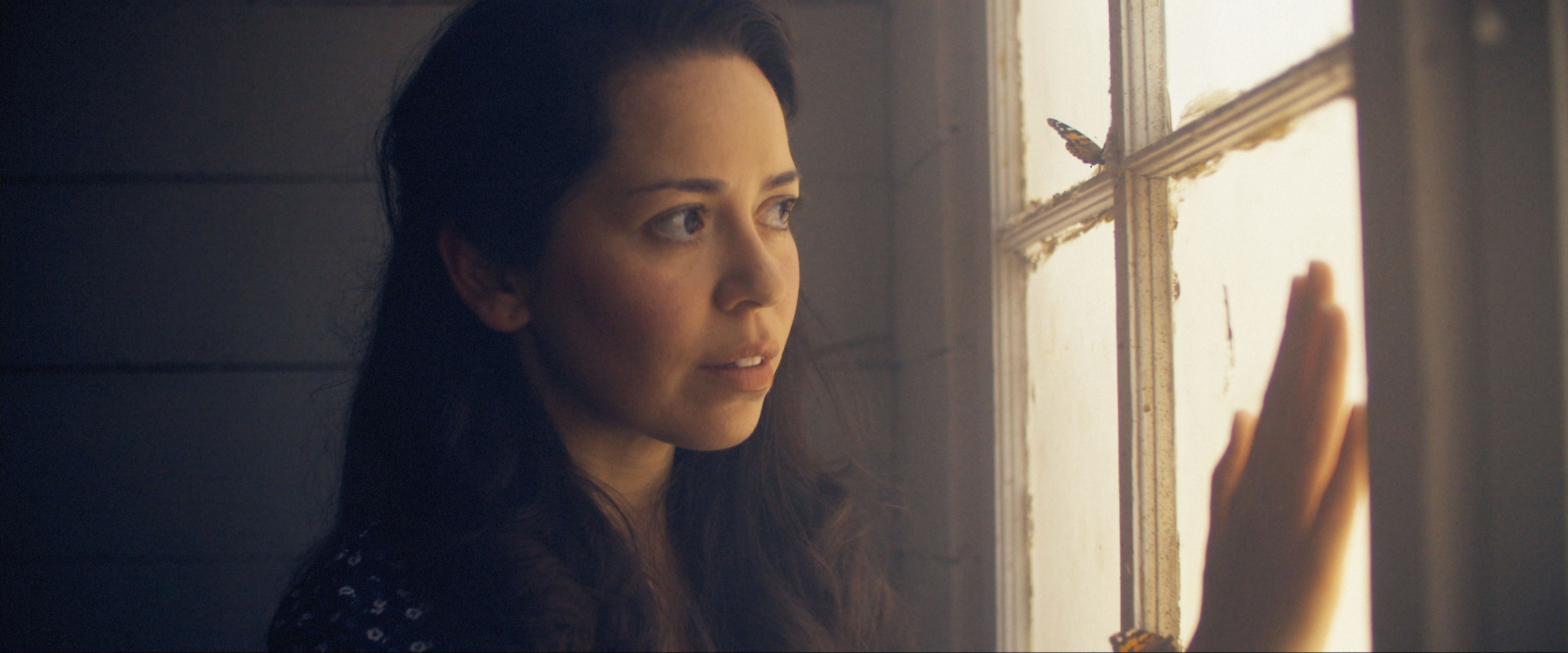 actor Julia Lee Romero large photo