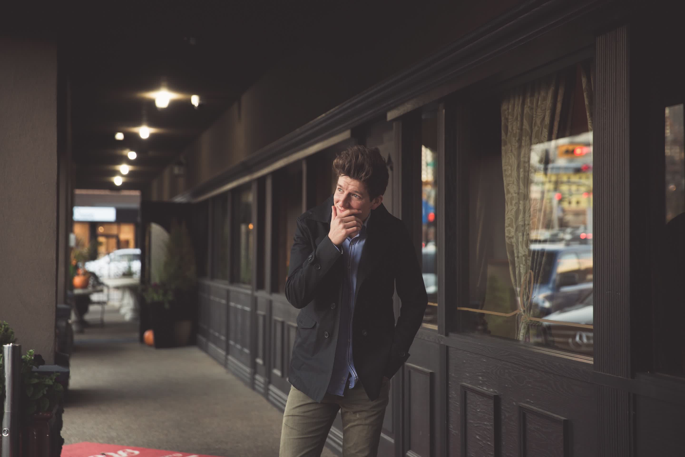 actor Matt McKinney large photo