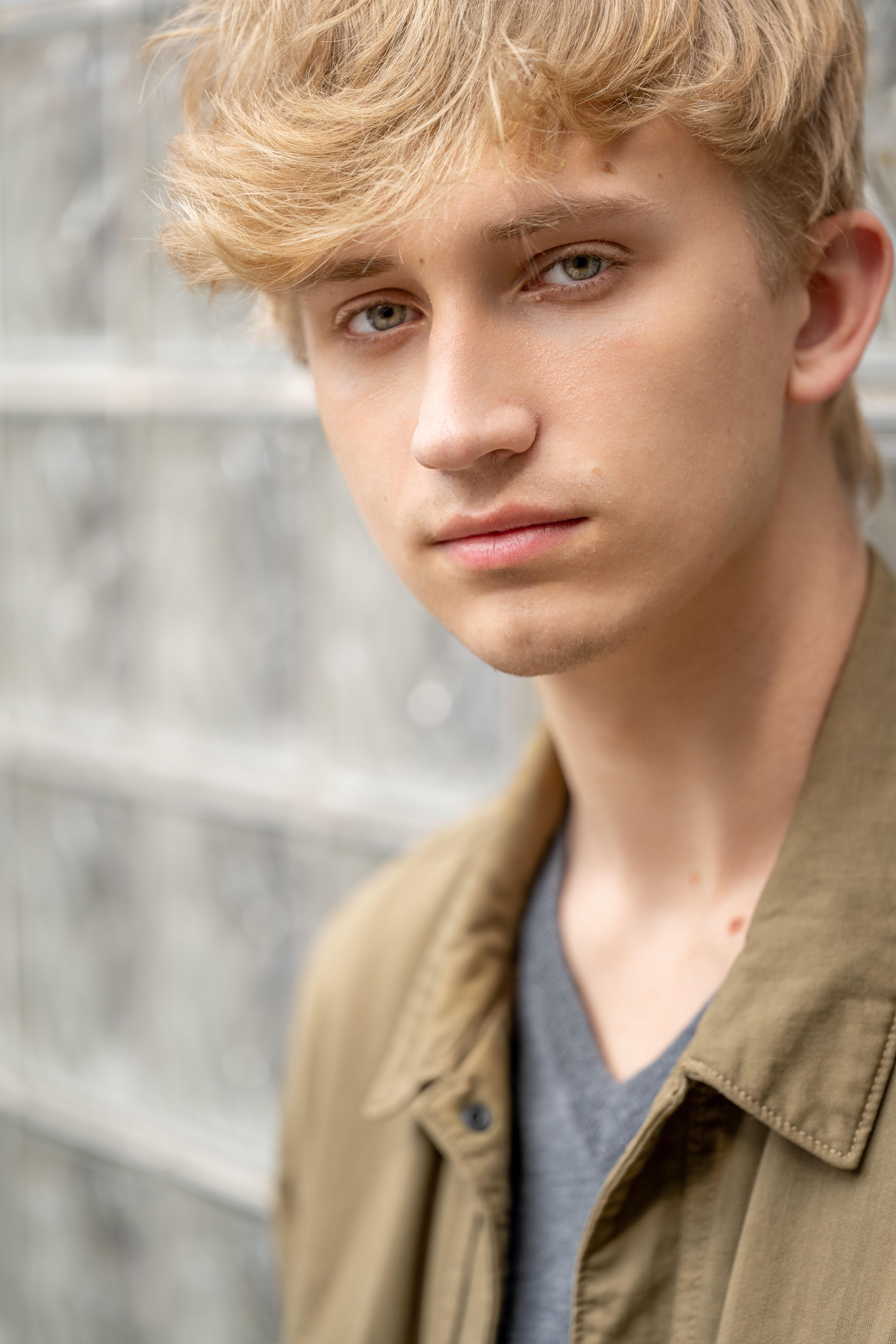 actor Jon Hatje large photo