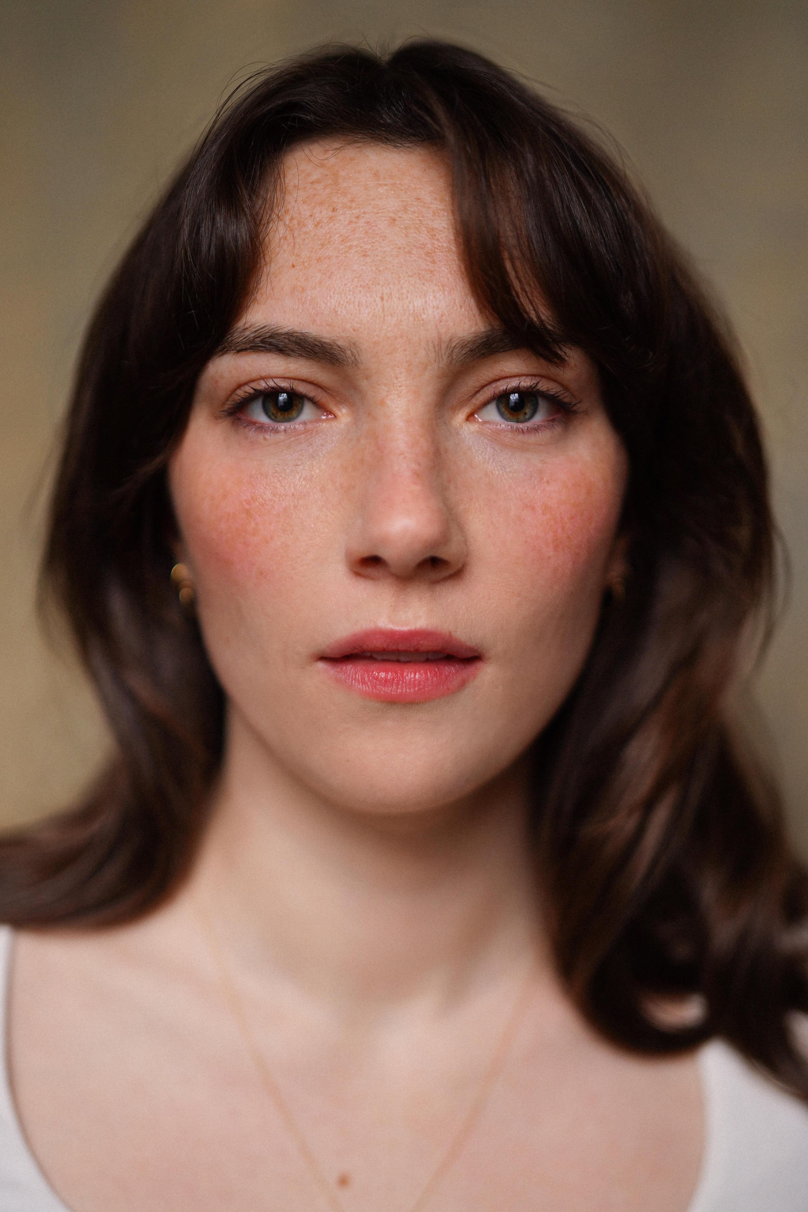 actor Violet Morris large photo