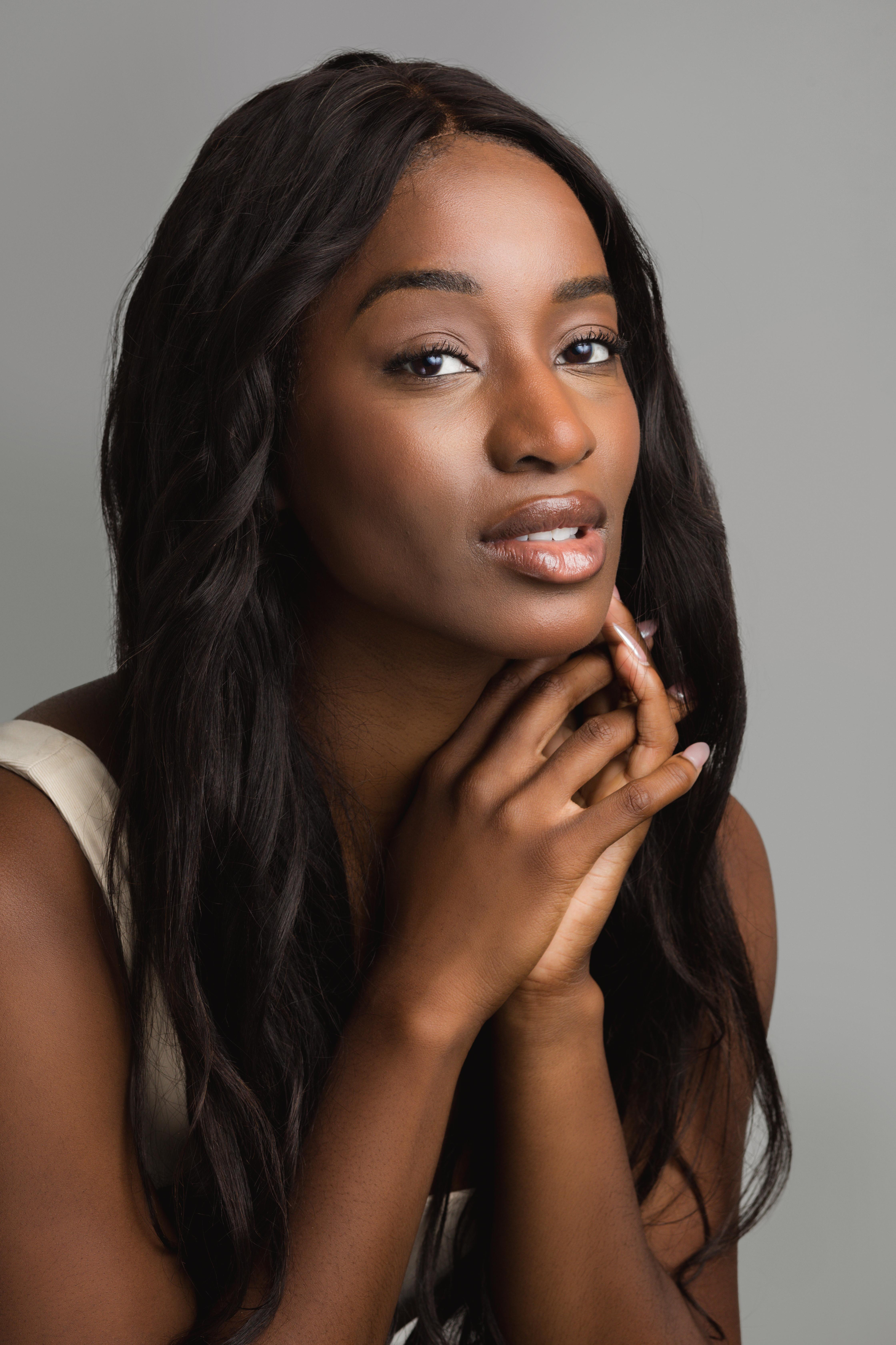 actor Nadia Sine large photo