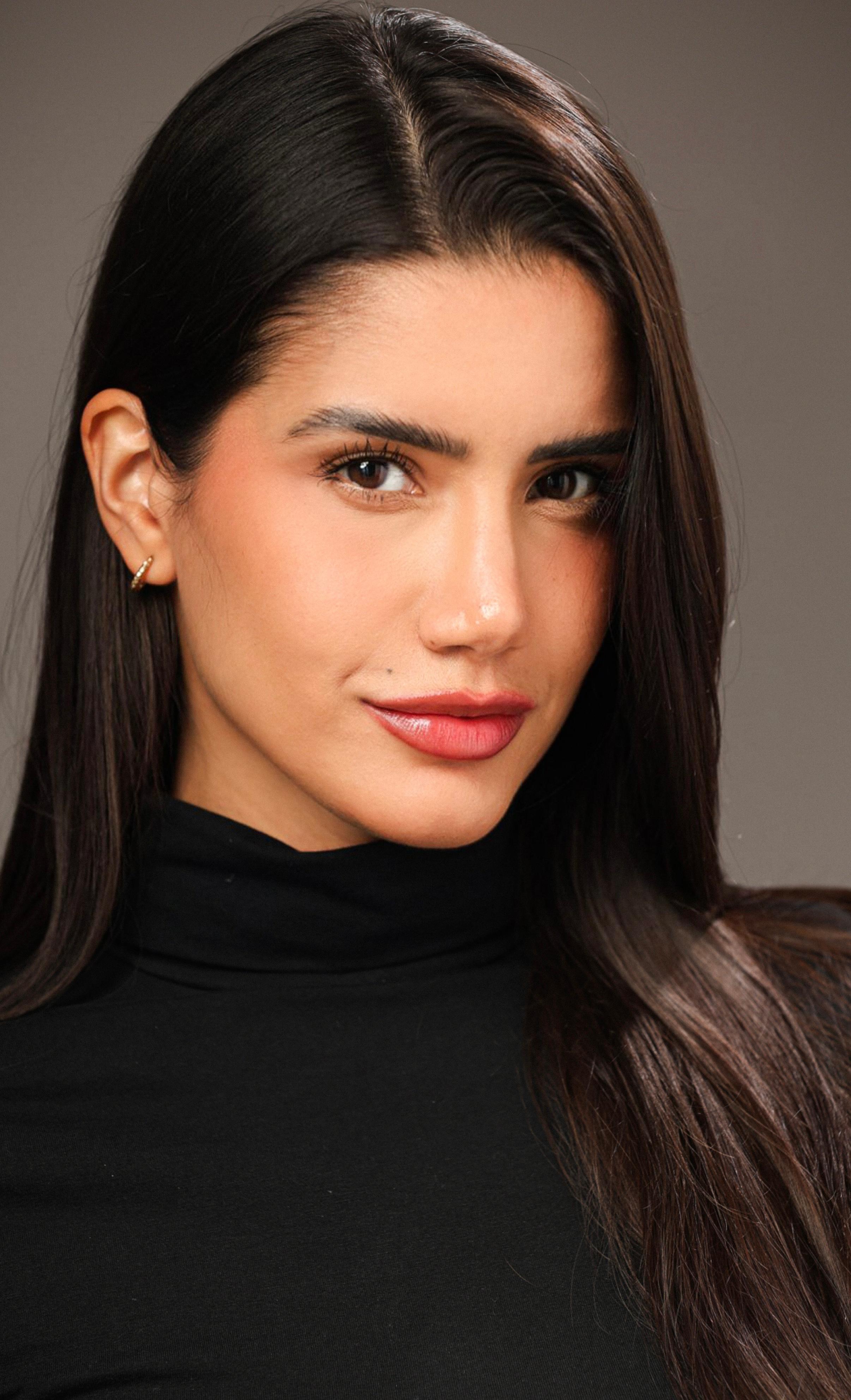 actor Claudia Coria large photo