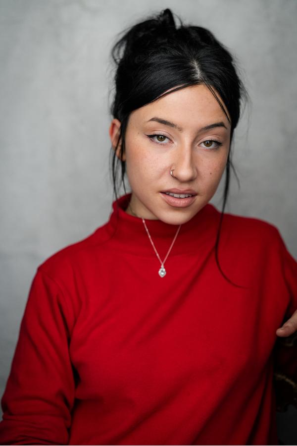 actor Lora Hartin large photo