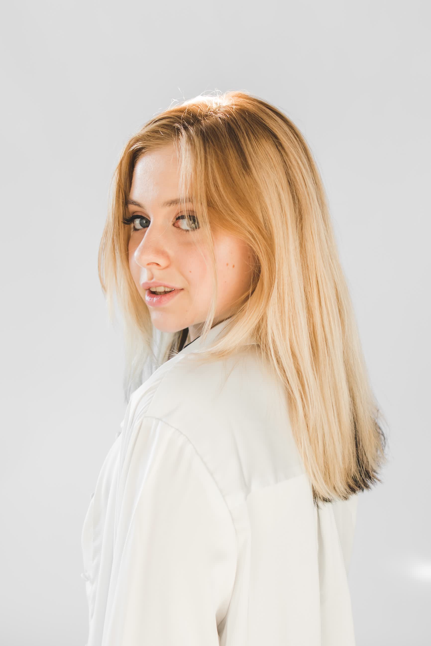 actor Ingrid Pricop large photo