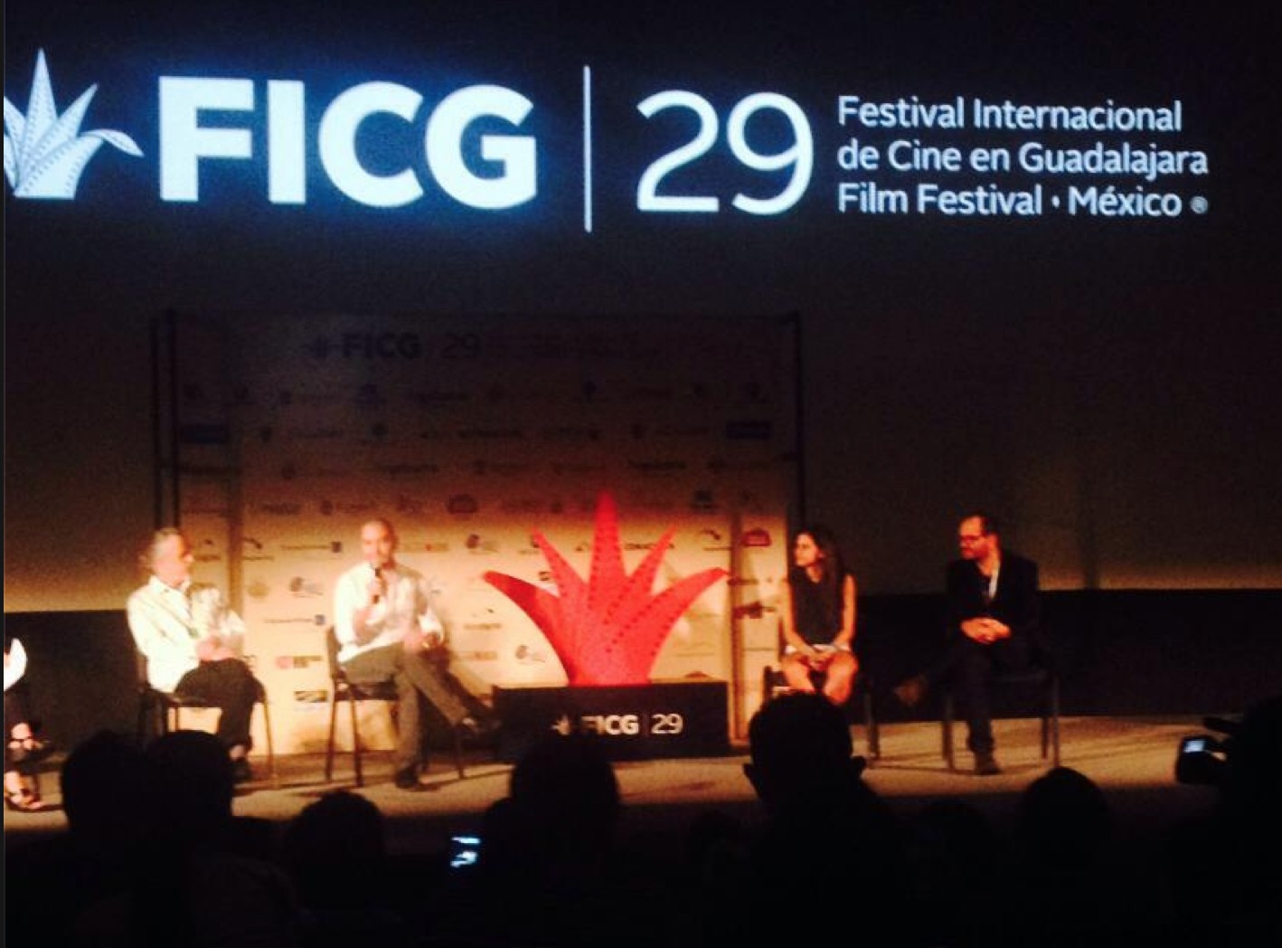 actor Adriana Alvarez large photo