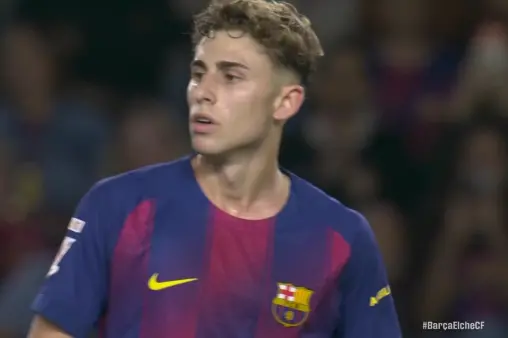 [Highlights] Fermin intercepts and drives forward, long-range shot from the edge of the box saved by the goalkeeper