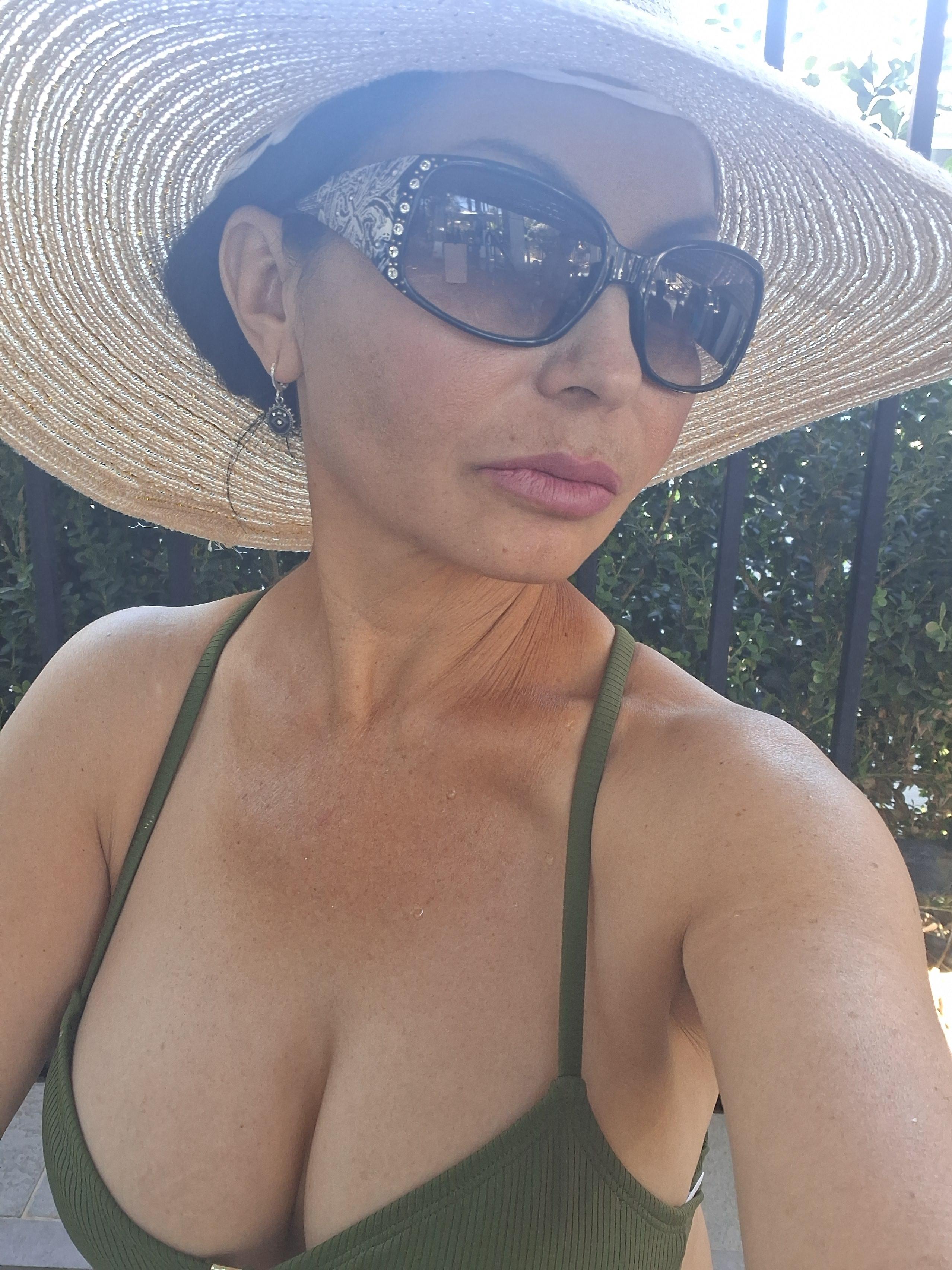 actor Elvia Rose large photo