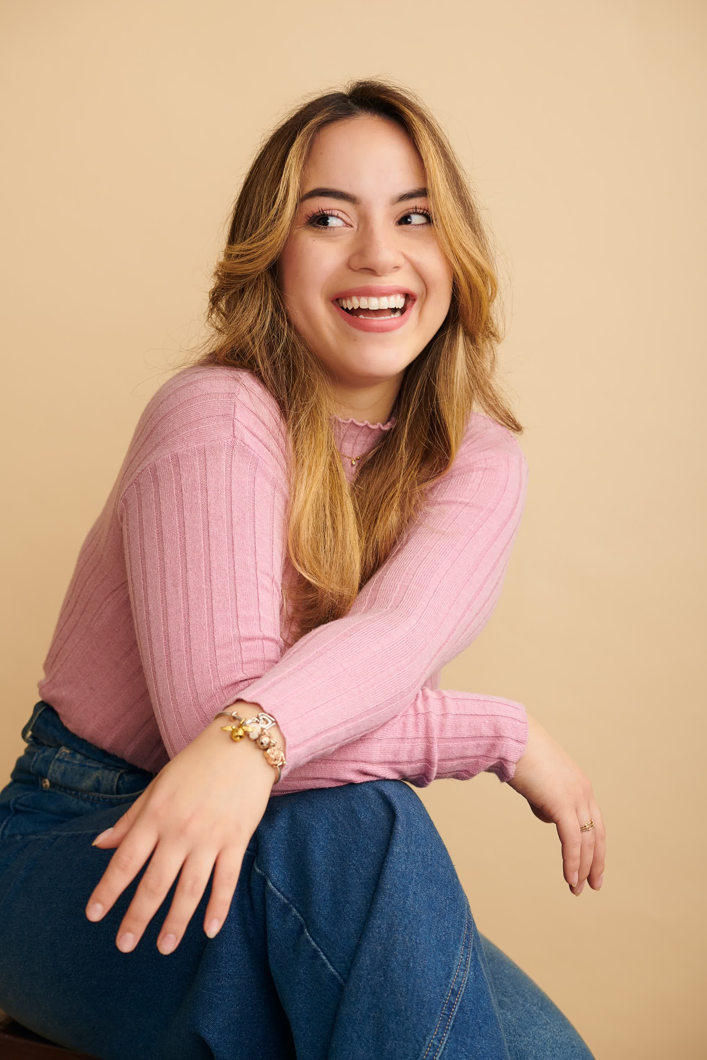 actor Estefany Pérez Espino large photo