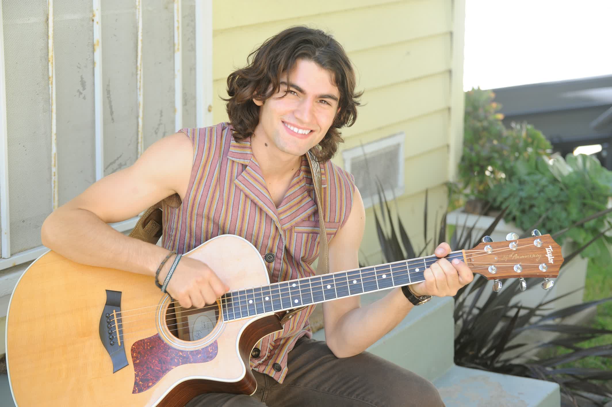 actor Hayden Gold large photo