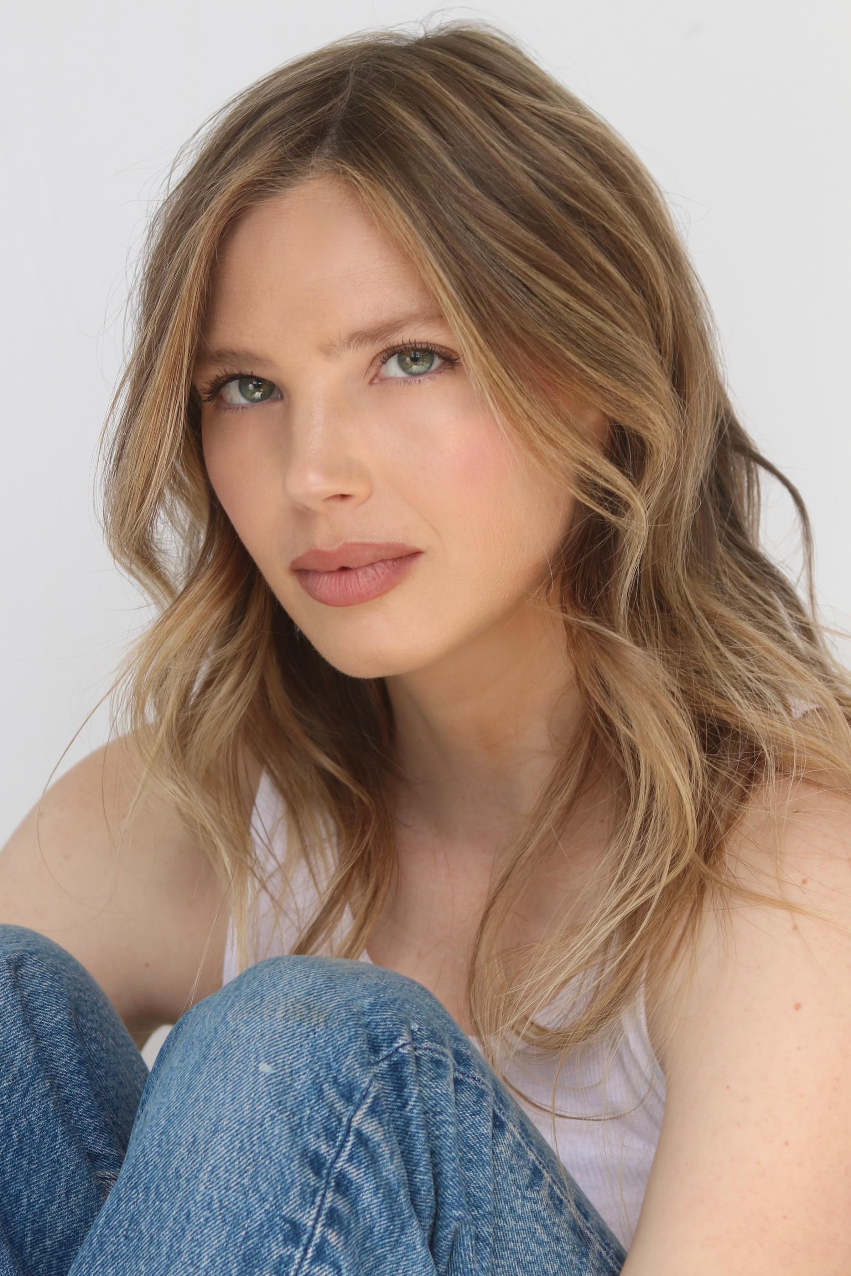 actor Camille Cadarette large photo