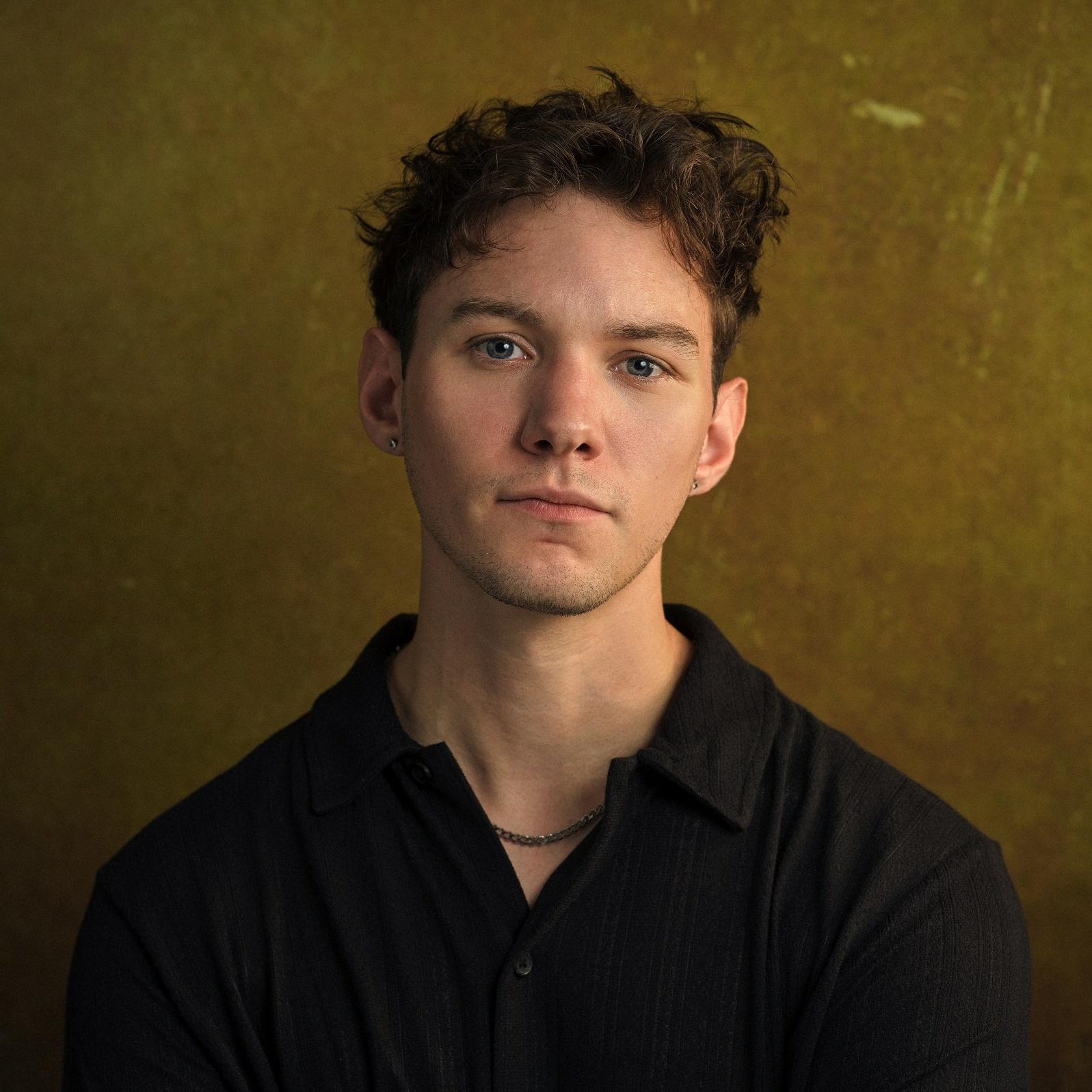 actor Mikey Fantham large photo