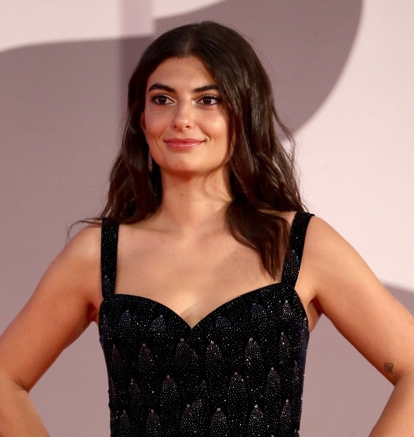 actor Mounia Akl large photo