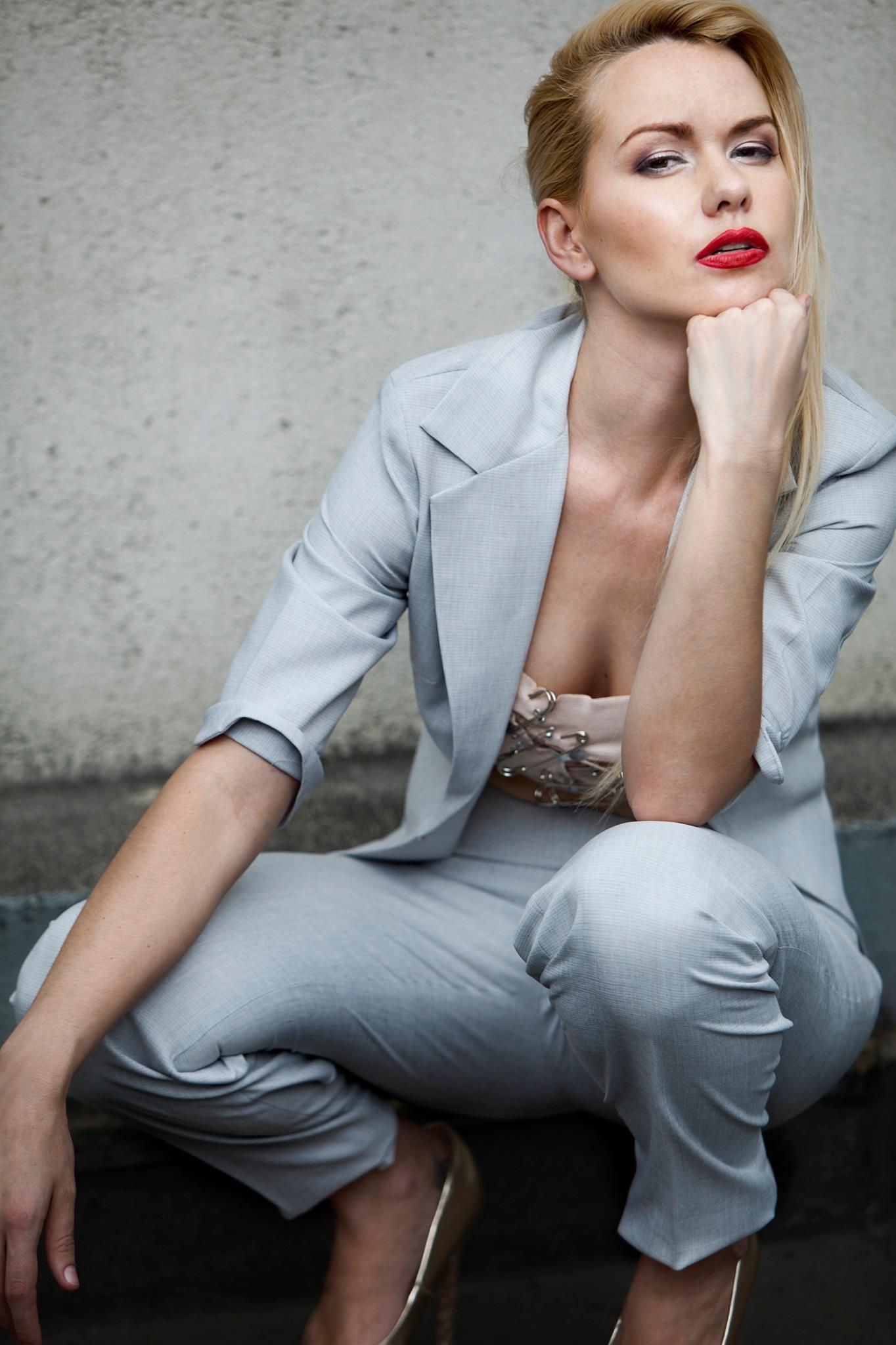 actor Joanna Bartosiewicz-Alfaro large photo