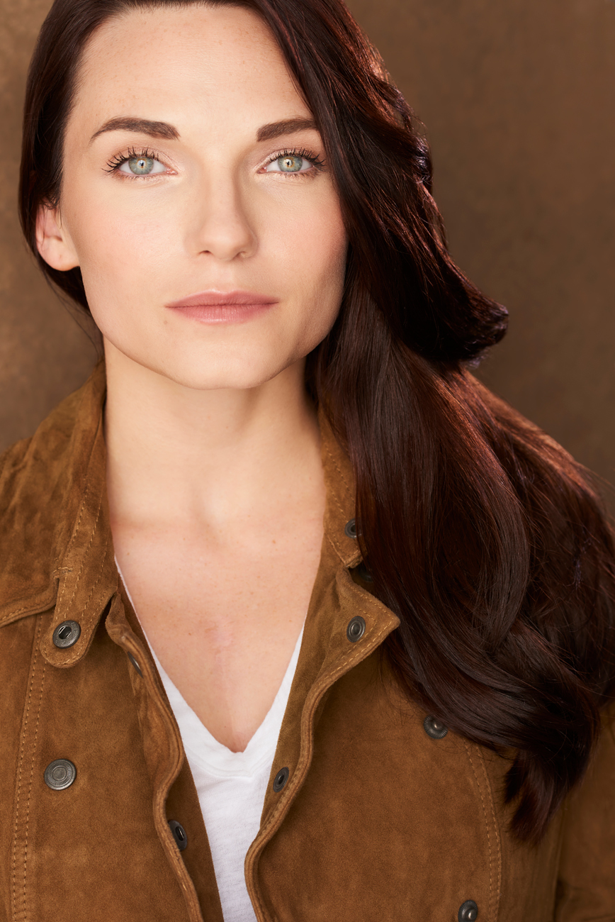 actor Julia Cavanaugh large photo