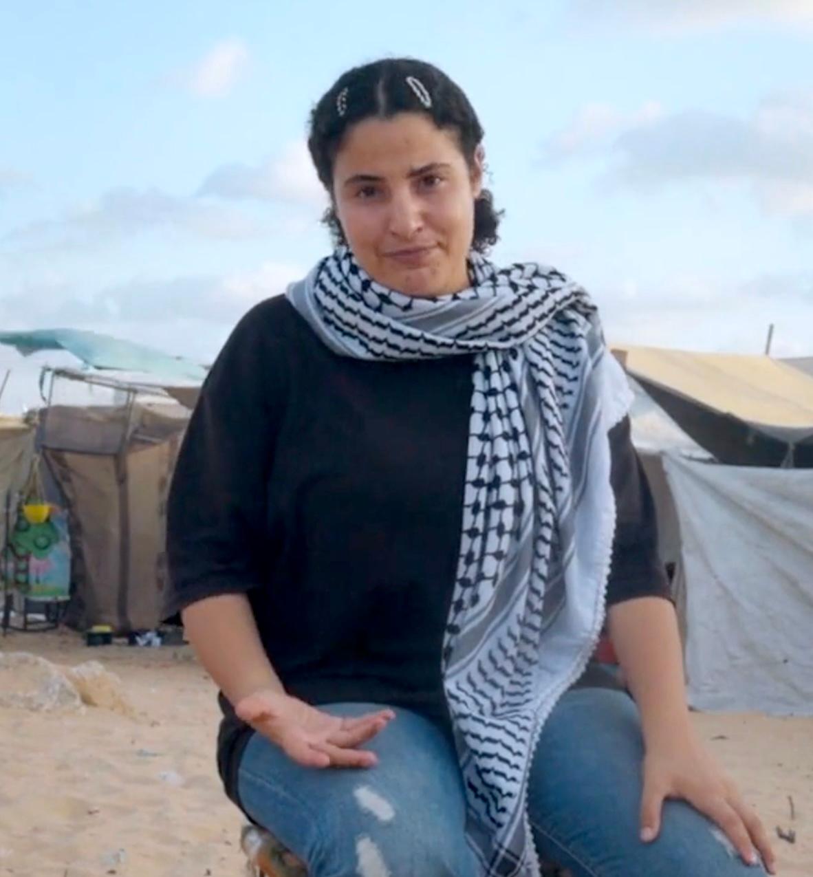 actor Bisan Owda large photo