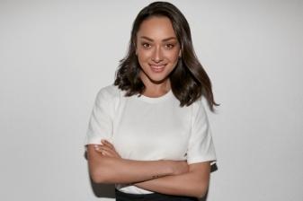 actor Anna Aronov large photo