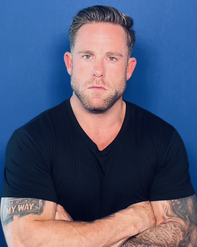 actor Chris Matacunas large photo