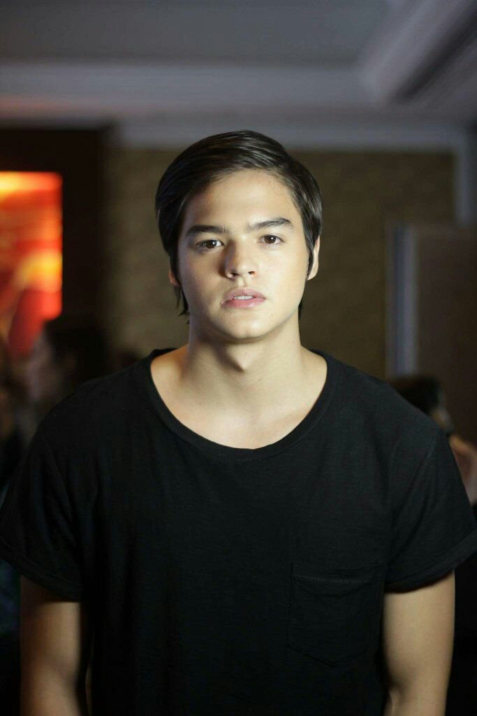 actor Mark Neumann large photo