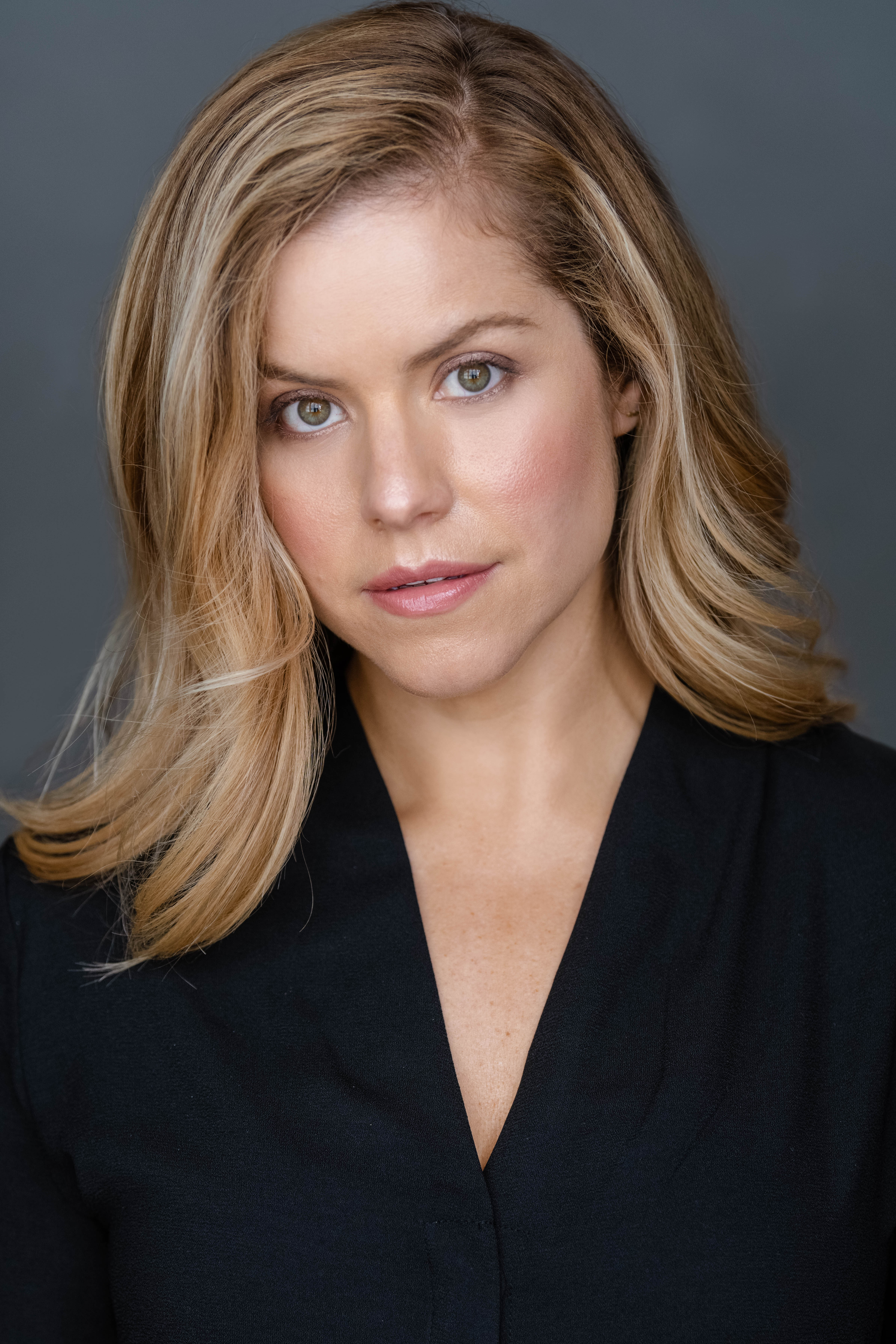 actor Natalie McClure large photo