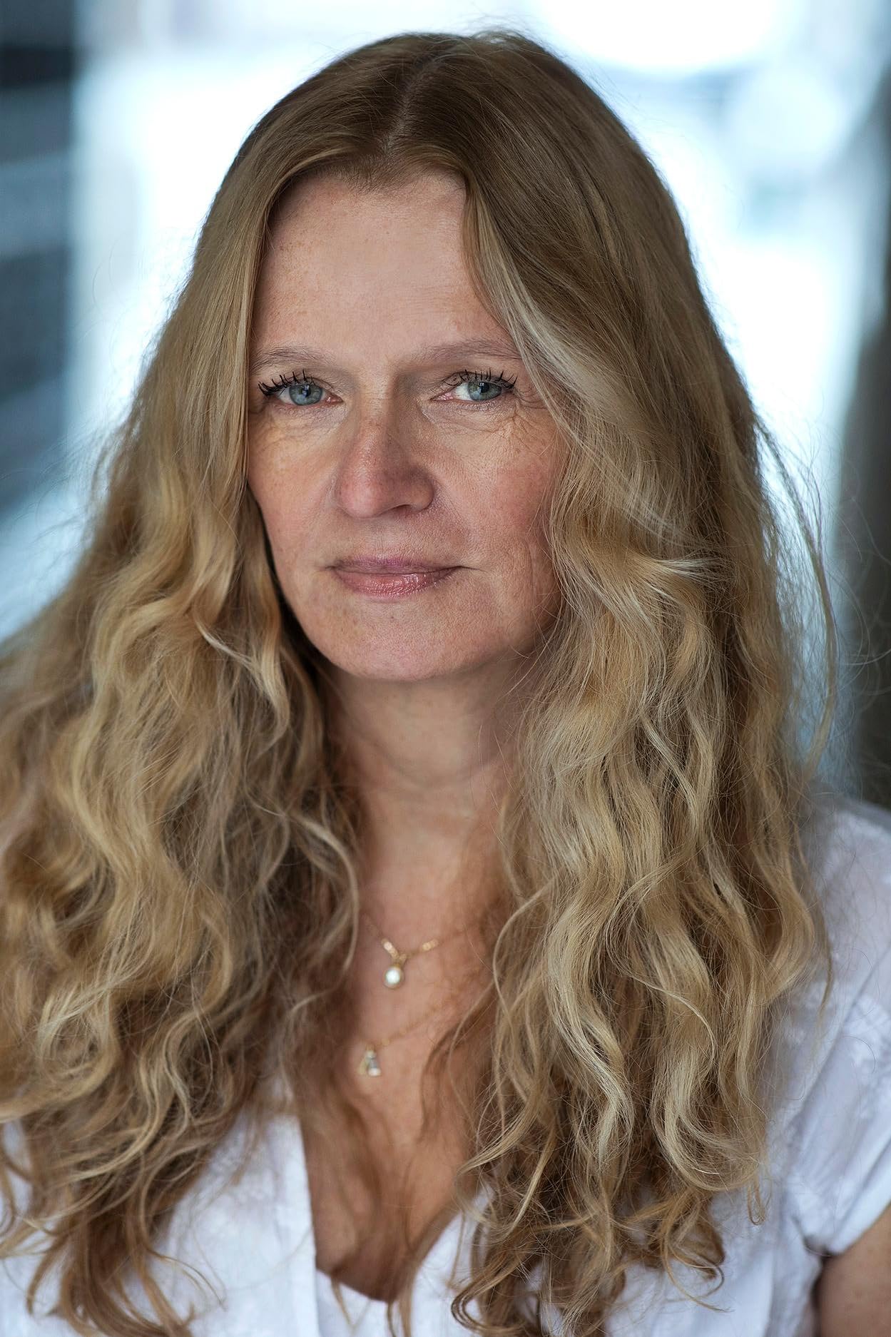 actor Anette Martinsen large photo