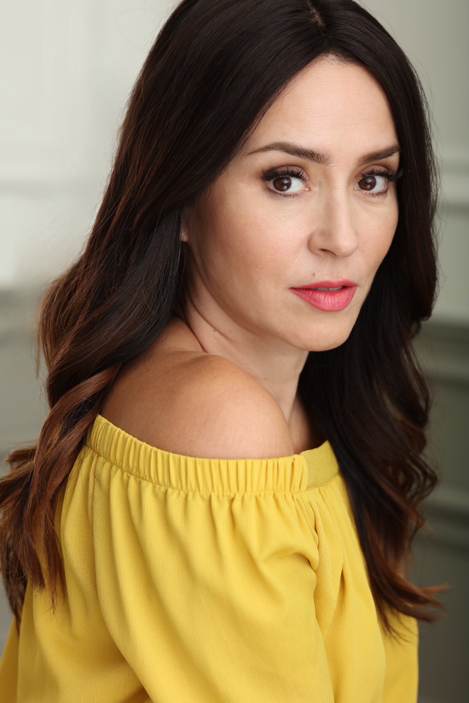 actor Nathalia Hencker large photo