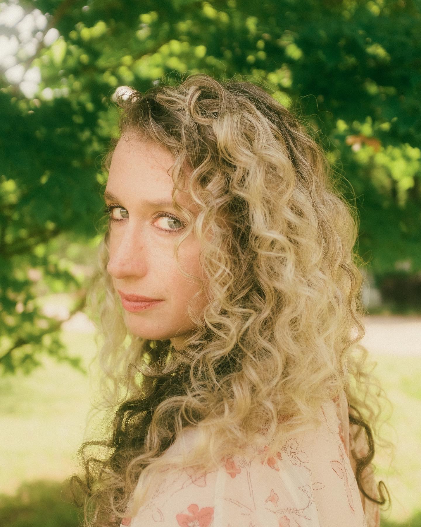 actor Sarah Stephens large photo